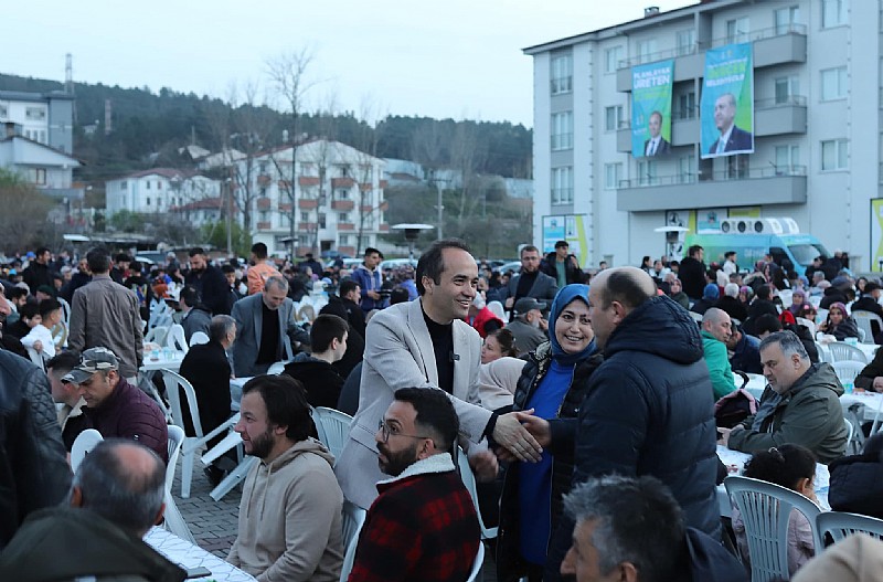 Ak Parti Altınova Belediye Başkan Adayı Regaip Ahmet Özyiğit'in İftarına Yoğun Katılım