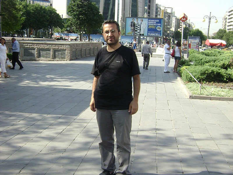 Öğretmen  Faruk Karakoç koronavirüse yenildi