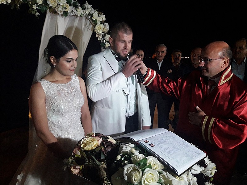 Başpehlivan Semih Turgut İrem Kabakuşak ile Evlendi