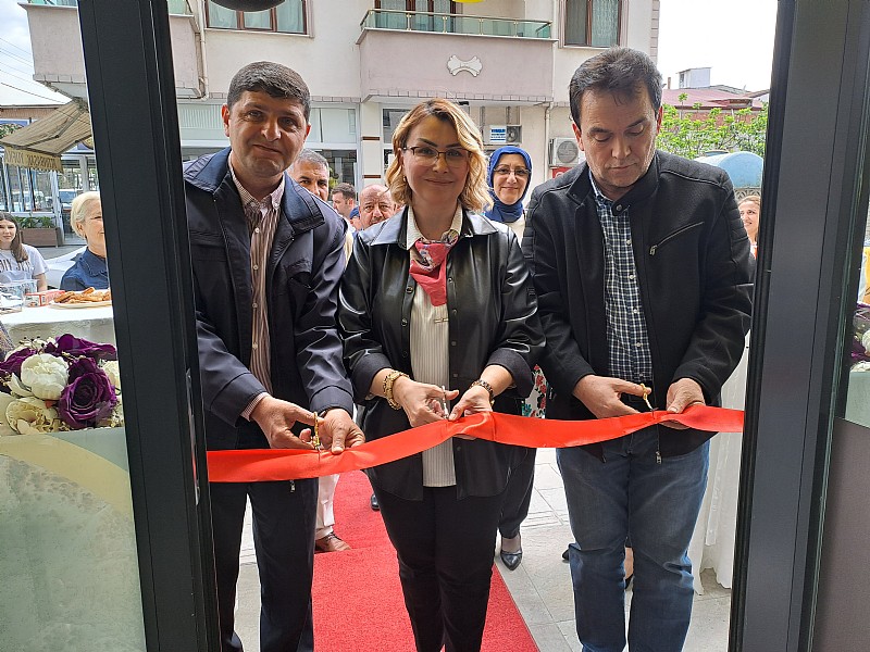 Yalova Altınova’da Arkadaş Cafe Hizmete Açıldı