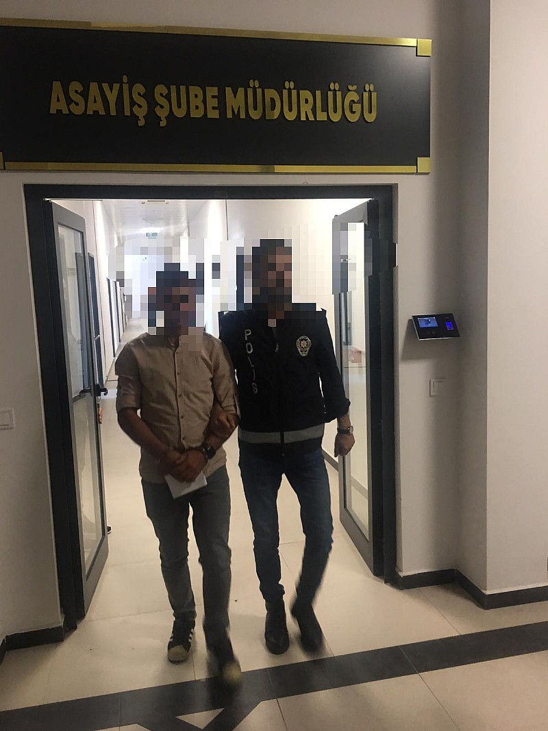 Kendilerini savcı olarak tanıtıp vatandaşları dolandırdılar	