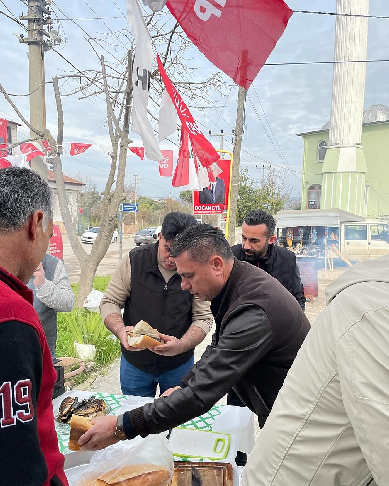 CHP Kaytazdere Belediye Başkan Adayı Doğan Çitil‘den Balık Ekmek İkramı	