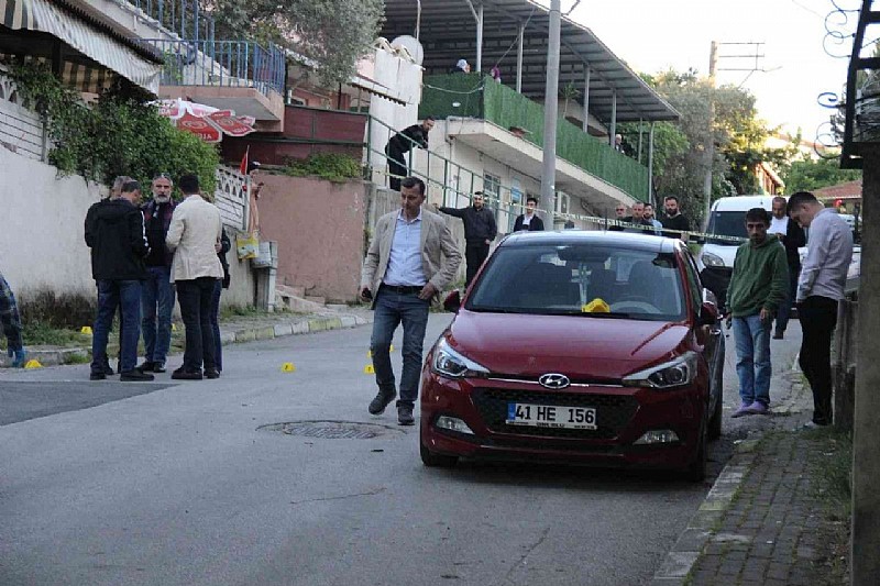 Sokak ortasında kavga: 1 ölü, 3 yaralı	