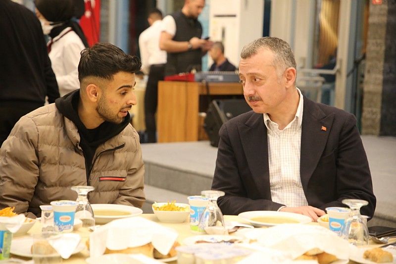   Başkan Büyükakın, yetim çocuklar ve yakınlarıyla iftarda buluştu