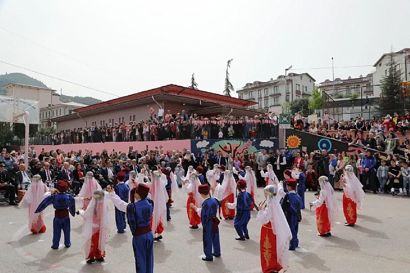 23 Nisan Karamürsel’de coşkulu kutlanıyor