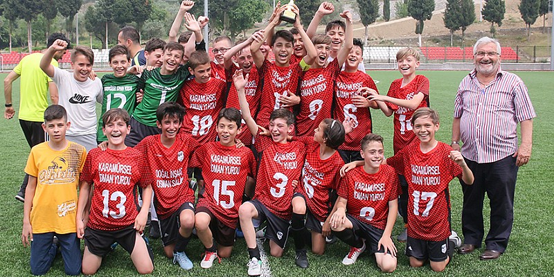 Karamürsel İdman Yurdu U-13 Liginin Şampiyonu Oldu