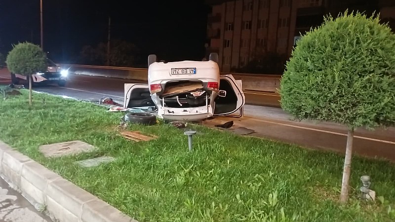 Karamürsel’de trafik kazası: 3 kişi yaralandı Karamürsel’de trafik kazası: 3 kişi yaralandı