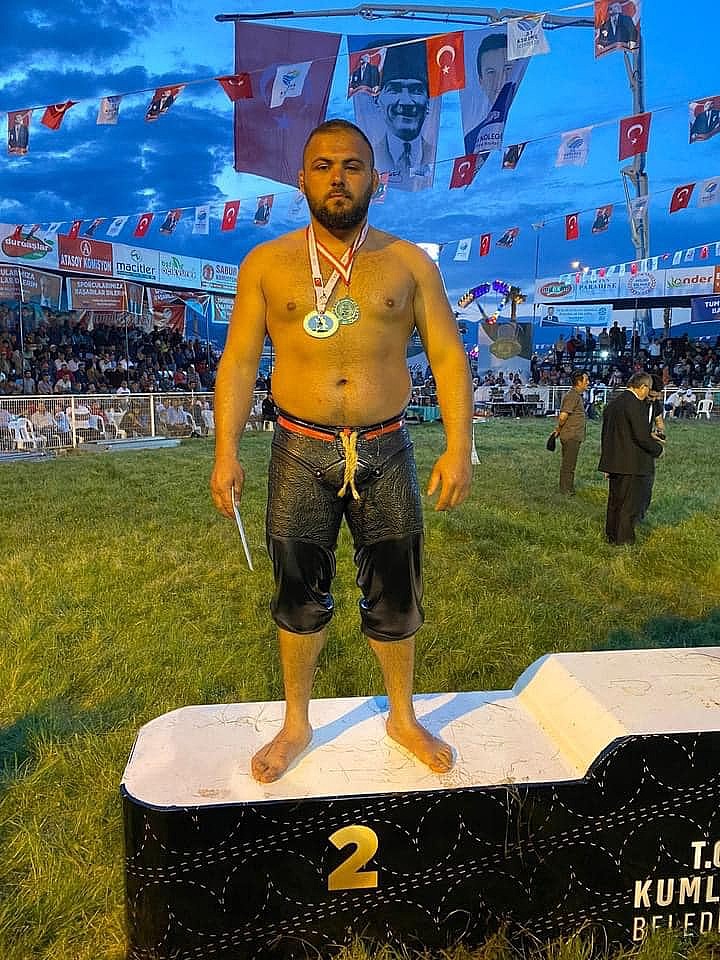 Kaytazdere Belediyesi Pehlivanı Hüseyin Özdemir Kumluca Yağlı Güreşlerinde Başarıya İmza Attı