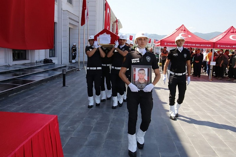 Özel Harekat Polisi Ferhat Özer, son yolculuğuna uğurlandı	