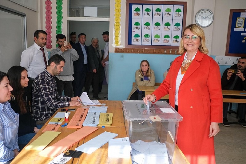 Yalova Altınova nın Yeni Belediye Başkanı Yasemin Fazlaca	