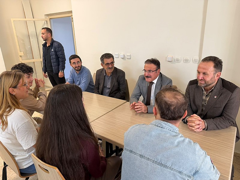 Karamürsel Kaymakamı Kemal İnan, öğrenci yurdunda gençlerle buluştu	