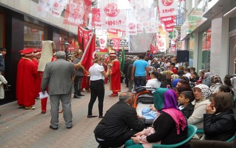 Karamürsel MHP'nin mehteranla açılışı yapıldı