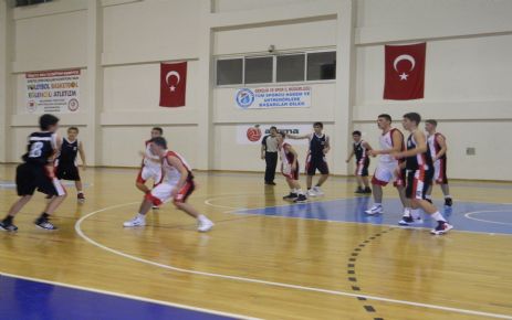 Karamürselli basketçilerin başarıları devam ediyor