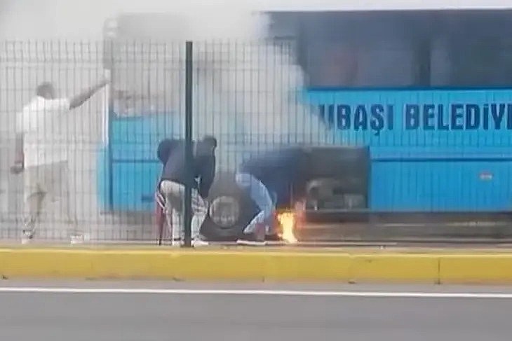 Belediye otobüsünde yangın çıktı