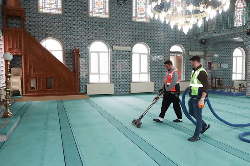 Karamürsel ’de ramazan öncesi cami temizliği