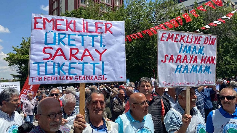 Emekliler İzmit'te sokağa çıkıyor