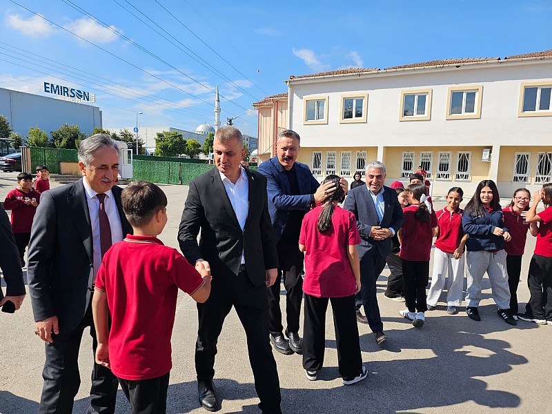 Gölcük Belediye Başkanı Ali Yıldırım Sezer’den Eğitime Destek