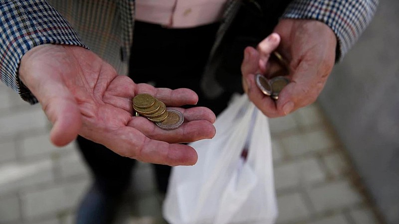 Fonlarda milyarlık vurgun, 10 milyon halkta derin yoksulluk!	