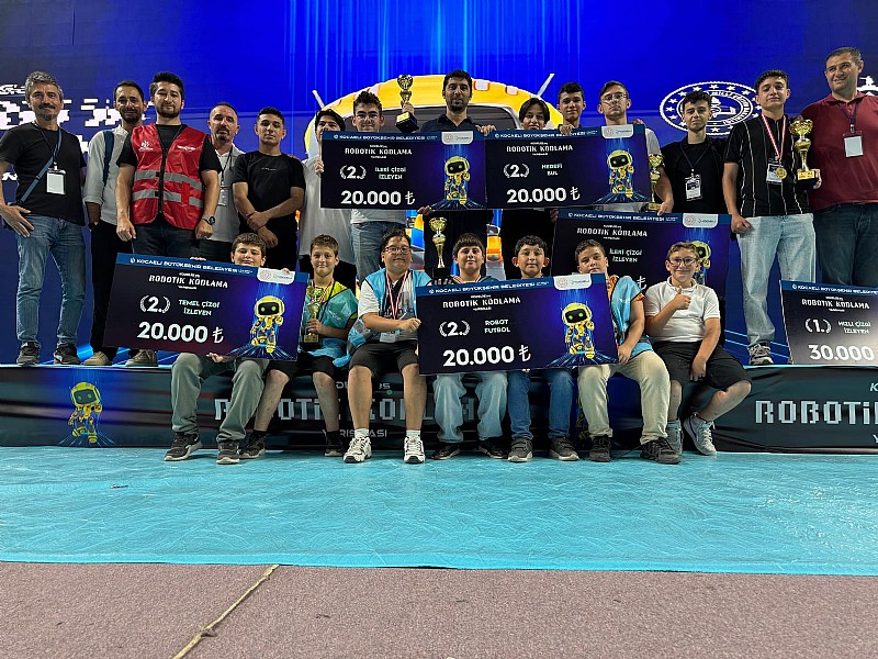Karamürsel 100. Yıl Mesleki ve Teknik Anadolu Lisesi, KODELİG’25 Robot Yarışmasında Birinci Oldu