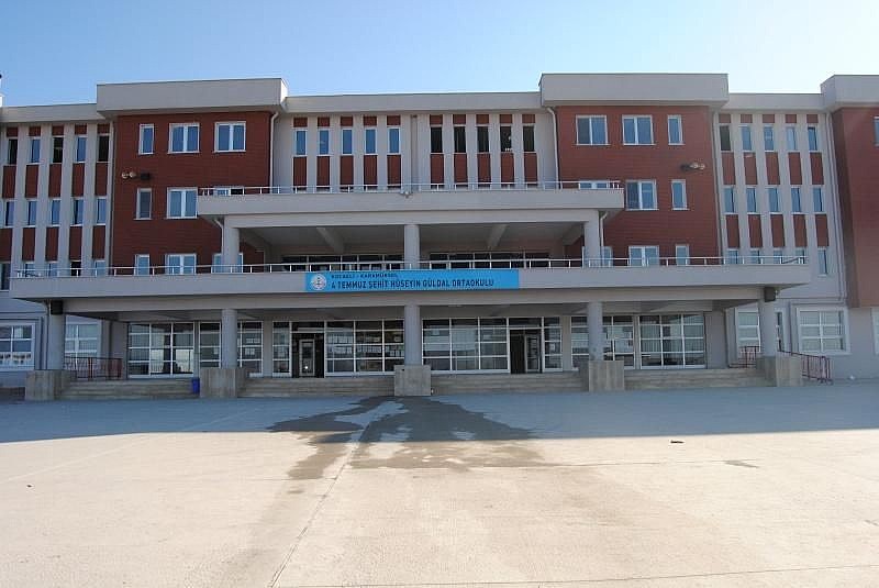 Karamürsel’de o okulun çatısı tamamen yenilenecek