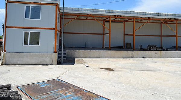 Kocaeli Büyükşehir Belediyesi, Karamürsel'e bağlı Akçat Mahallesi'de yer alan binanın bulunduğu arsa kiralığa çıkıyor