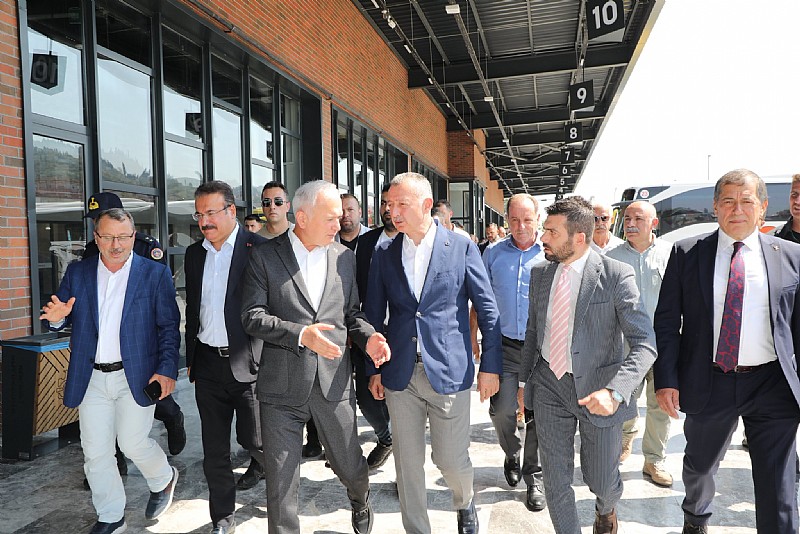 Kocaeli Büyükşehir Belediye Başkanı Tahir Büyükakın: “İnşallah bu hizmetle Karamürsel’i mutlu ederiz”	