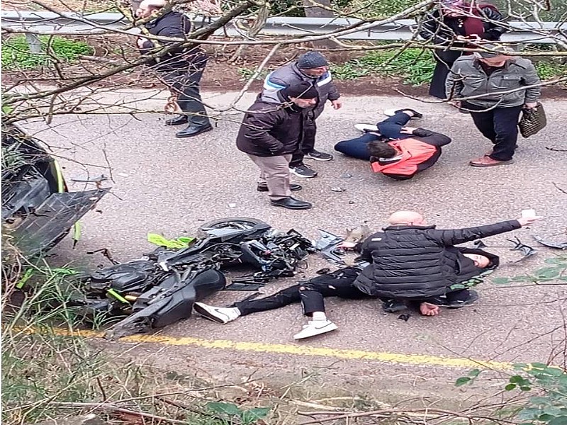 Karamürsel'de minibüs ile motosiklet çarpıştı: 1 kişi hayatını kaybetti