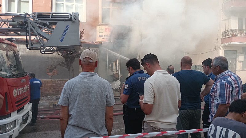 Karamürsel’de yumurta dükkanı alev alev yandı