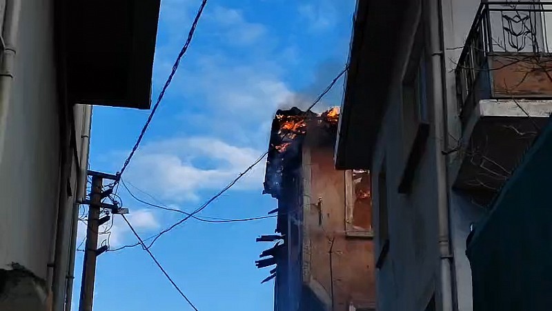 Karamürsel Ereğli Mahallesi’nde Ev Alevlere Teslim Oldu