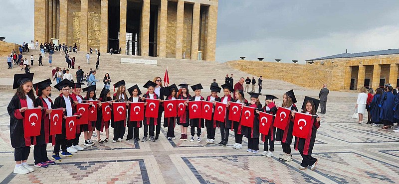 Karamürsel Necdet Calp İlkokulu Öğrencileri, ATA ’nın huzuruna çıktı	