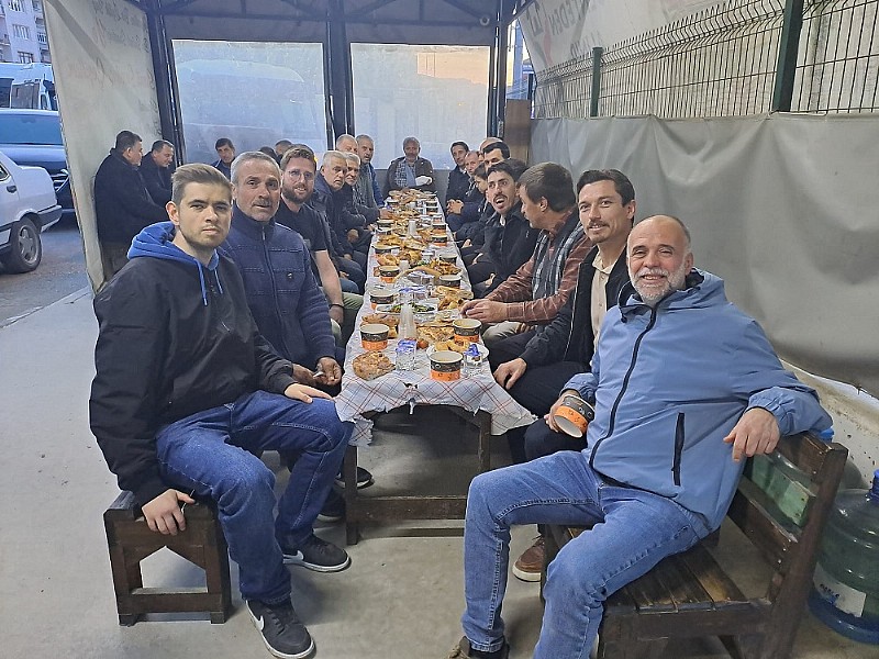 Karamürsel Yalakdere ve Çevre Köyleri Taşıma Kooperatifinden İftar Yemeği