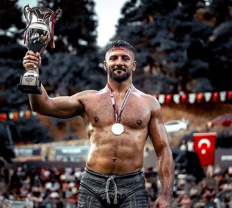 Karamürselli Güreşçi Sinan Yıldız, Manisa’da birinci oldu