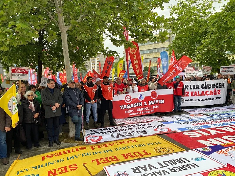 Yağmurlu havaya rağmen on binlerce işçi ve emekçi, taleplerini haykırdı