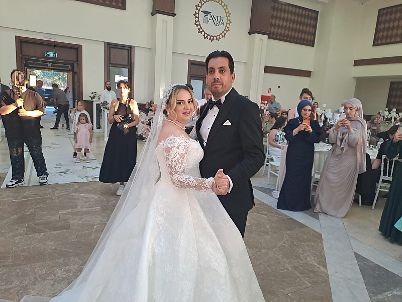 Çağla ile Can evlendi