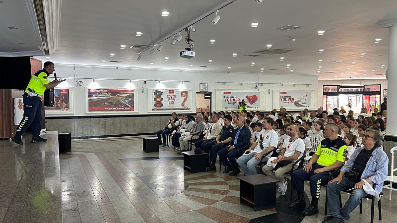 Karamürsel'de Jandarma Trafik Ekibinden Öğrencilere Eğitim