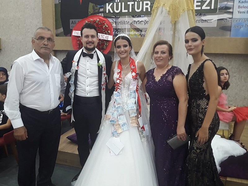 Kaytazdereli Pınar Kangal İzmir e Gelin Gidiyor