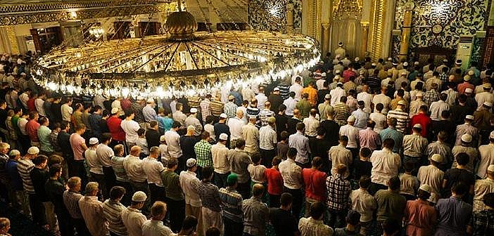  Karamürsel’de cami imamı ile cemaat, toplu namazda farklı niyet etti