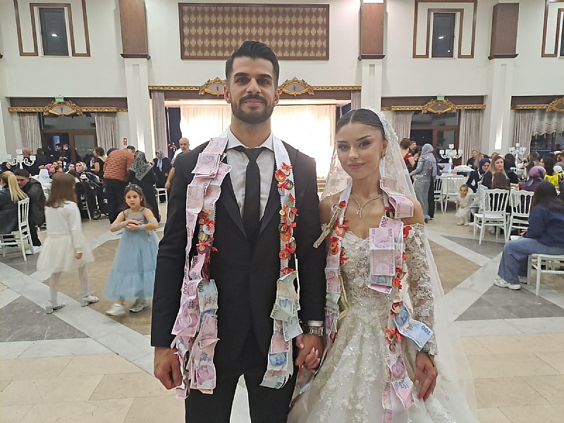 Sena ile Alper Evlendi