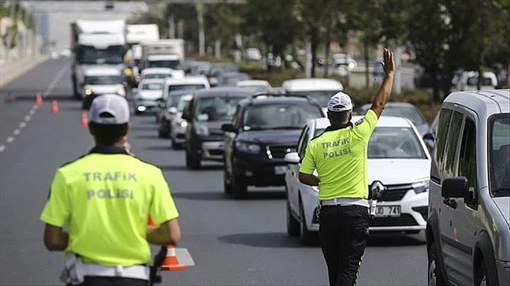 Trafikte bunları yapanlara yüksek para cezası kesilecek ve ehliyetleri iptal edilecek