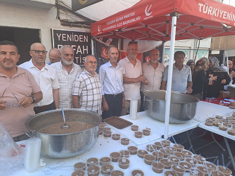 Karamürsel Yeniden Refah'tan Aşure İkram Edildi